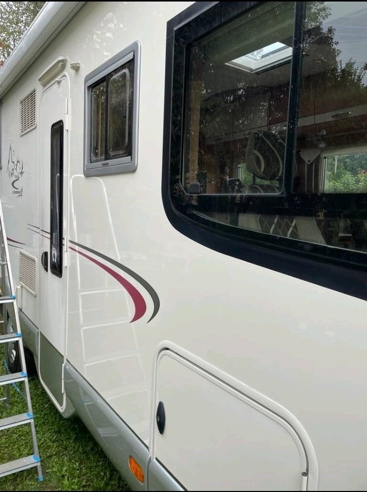 Supprimer les traces noires sur un camping-car